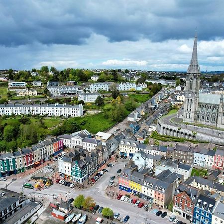A Stylish 2 Bed Apartment In Cobh Town - Lux Stay Exterior foto