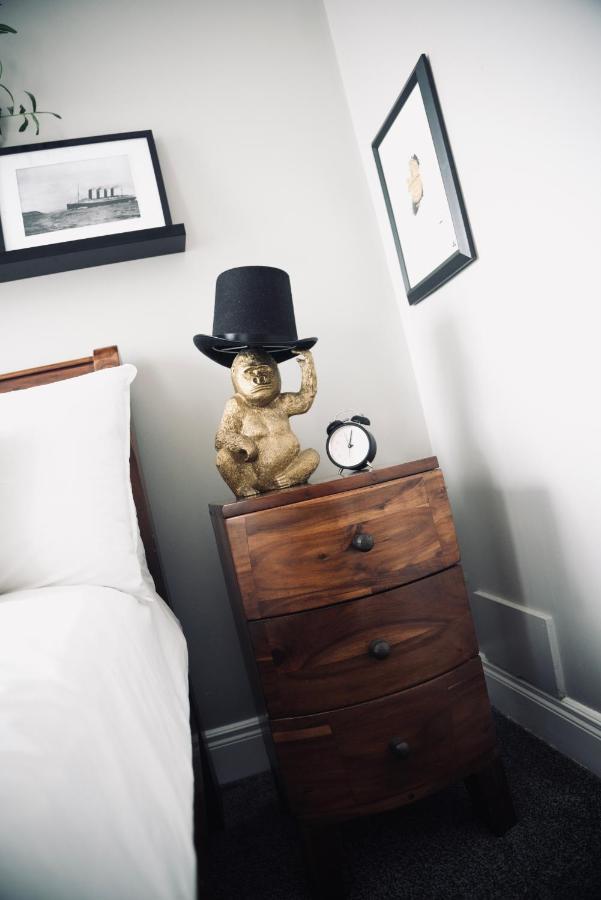 A Stylish 2 Bed Apartment In Cobh Town - Lux Stay Exterior foto