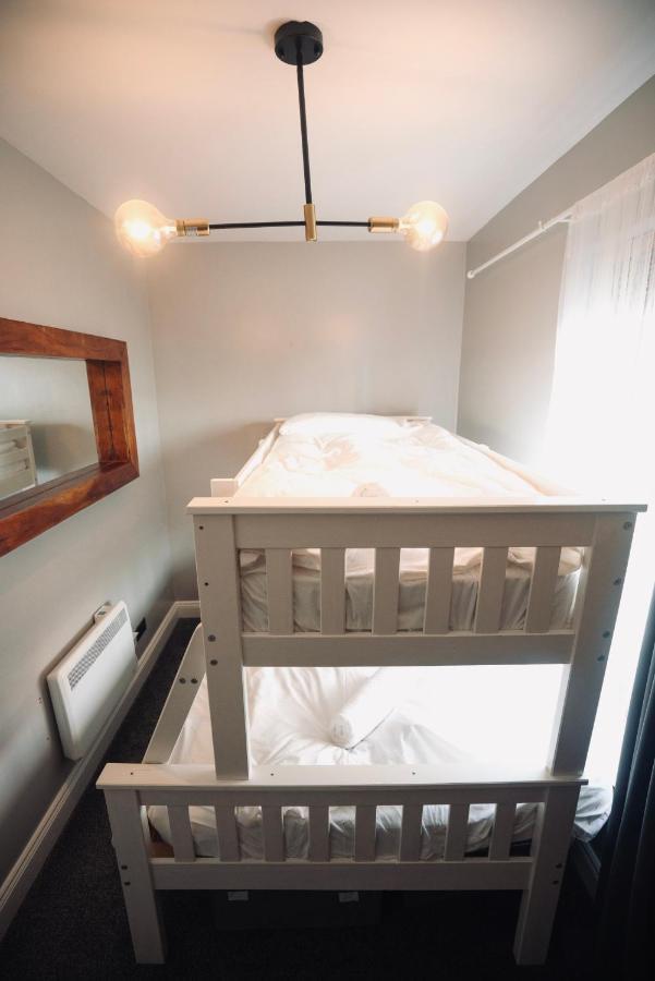 A Stylish 2 Bed Apartment In Cobh Town - Lux Stay Exterior foto